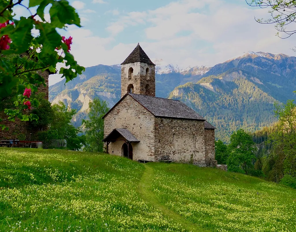Hohen Rätien in Sils im Domleschg – Photo 3 of 5
