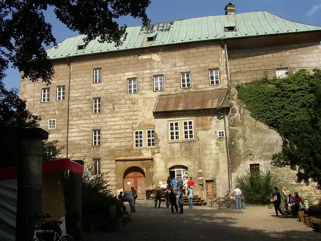 Hrad Houska in Blatce