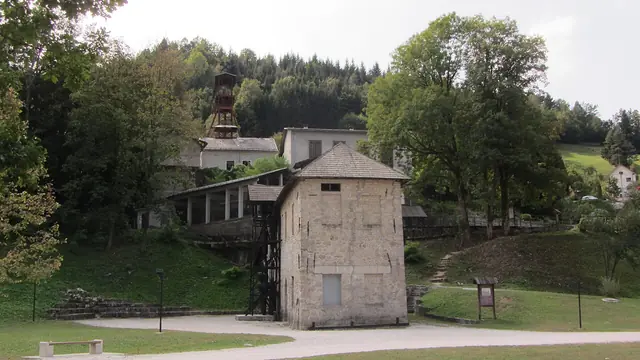 Idrijska kamšt in Idrija