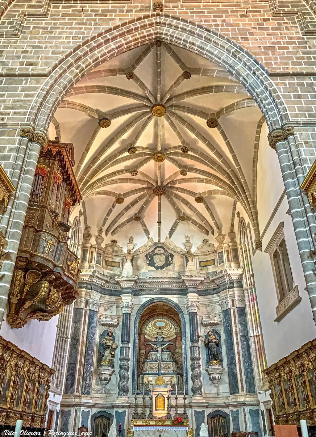 Igreja de São Francisco e Capela dos Ossos in Évora – Foto 2 de 6