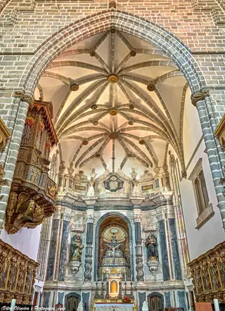 Igreja de São Francisco e Capela dos Ossos in Évora – Foto 2 de 6