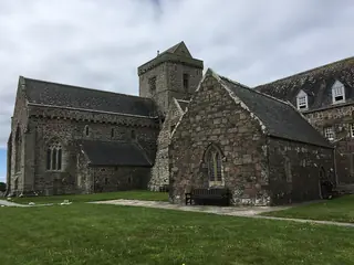 Iona Abbey and Nunnery in Isle of Iona – Bild 1 von 3