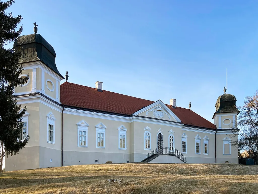 Kaštieľ Imre Madácha in Dolná Strehová