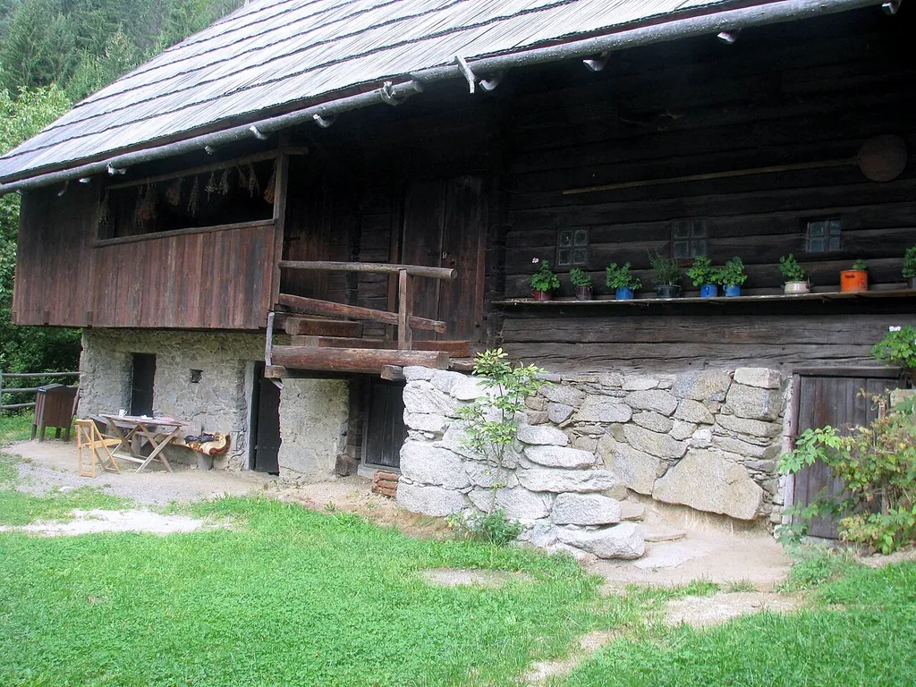 Kavčnikova domačija in Zavodnje
