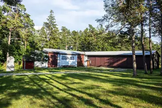 Lärbro Bygdemuseum – Bild 1 von 2