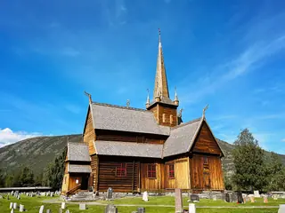 Lom stavkyrkje – Bilde 1 av 10