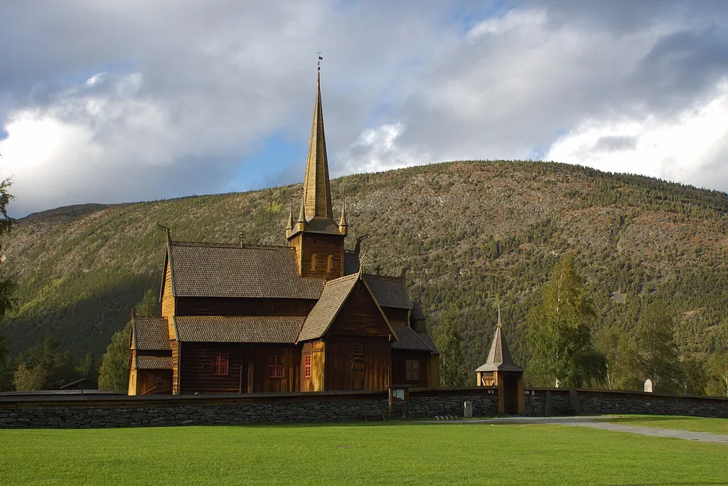 Lom stavkyrkje – Bilde 7 av 10