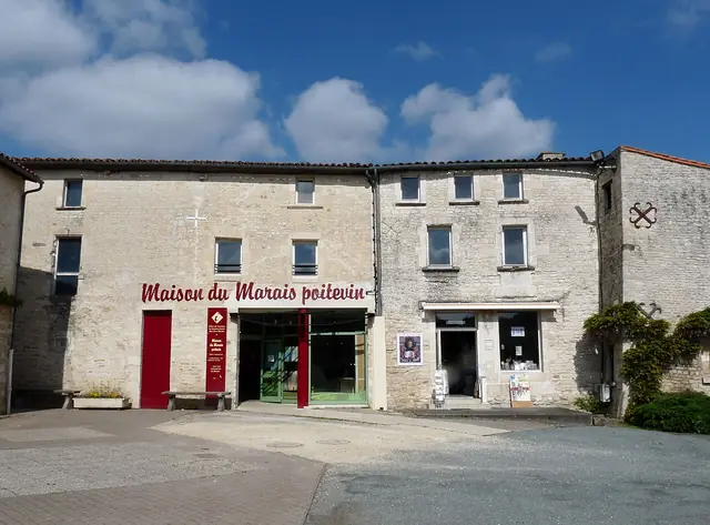 Maison du marais poitevin in Coulon