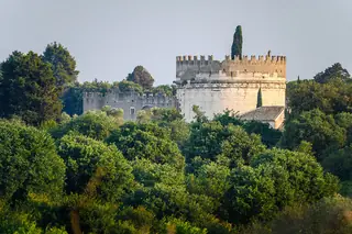 Mausoleo di Cecilia Metella e Castrum Caetani in Rom – Bild 2 von 5
