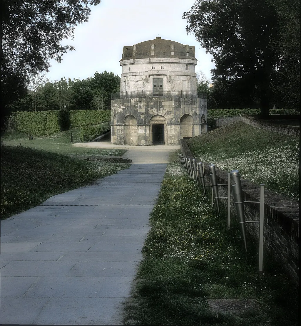 Mausoleo di Teodorico in Ravenna – Bild 3 von 3