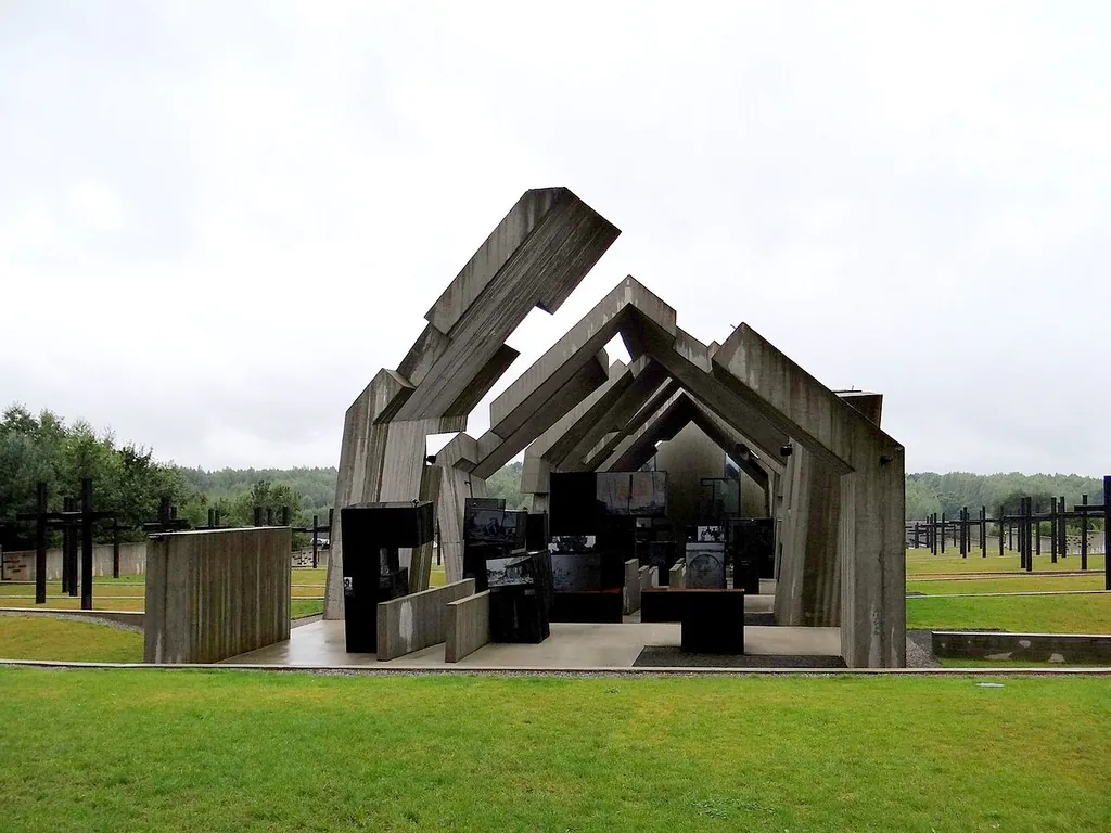 Mauzoleum Martyrologii Wsi Polskich w Michniowie in Michniów – Photo 2 of 6