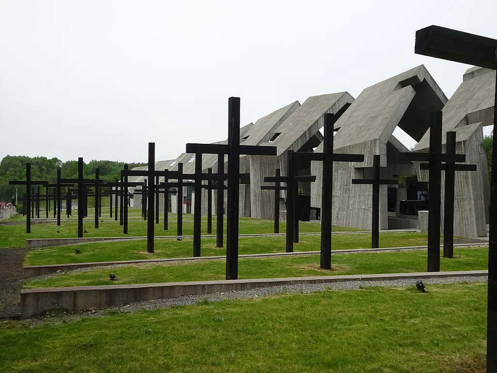 Mauzoleum Martyrologii Wsi Polskich w Michniowie in Michniów – Photo 3 of 6
