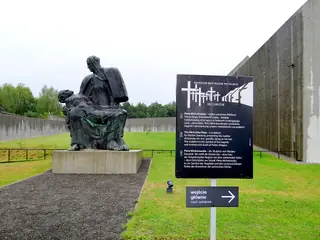 Mauzoleum Martyrologii Wsi Polskich w Michniowie in Michniów – Photo 6 of 6