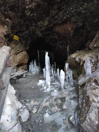 Medvedia štôlňa in Žiar