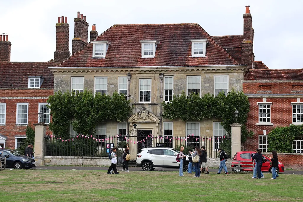 Mompesson House in Salisbury – Photo 3 of 4