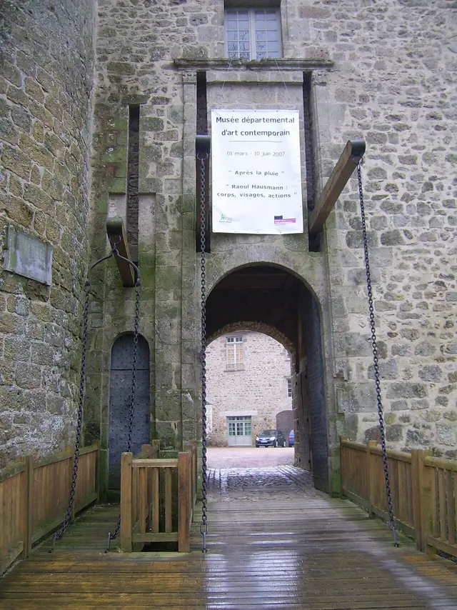 Musée d'art contemporain de la Haute-Vienne – Château de Rochechouart