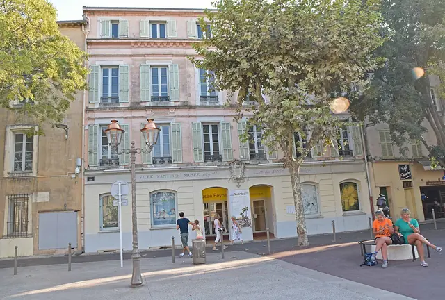 Musée Peynet et du Dessin Humoristique in Antibes