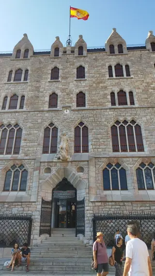 Museo Casa Botines Gaudí in León – Bild 3 von 4