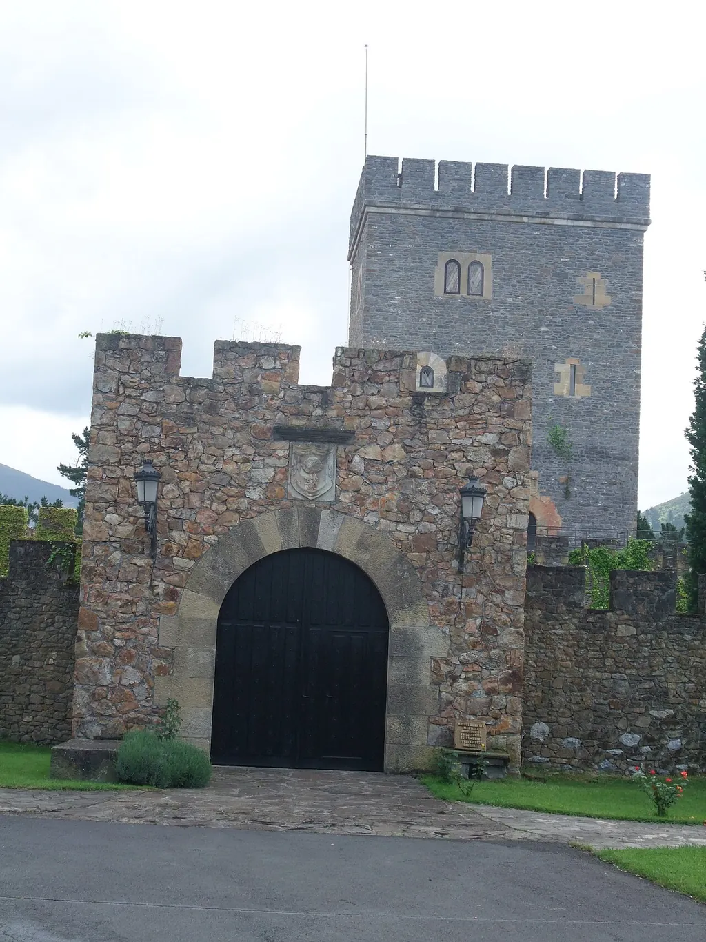 Museo de coches antiguos y clásicos (Torre de Loizaga) in Galdames