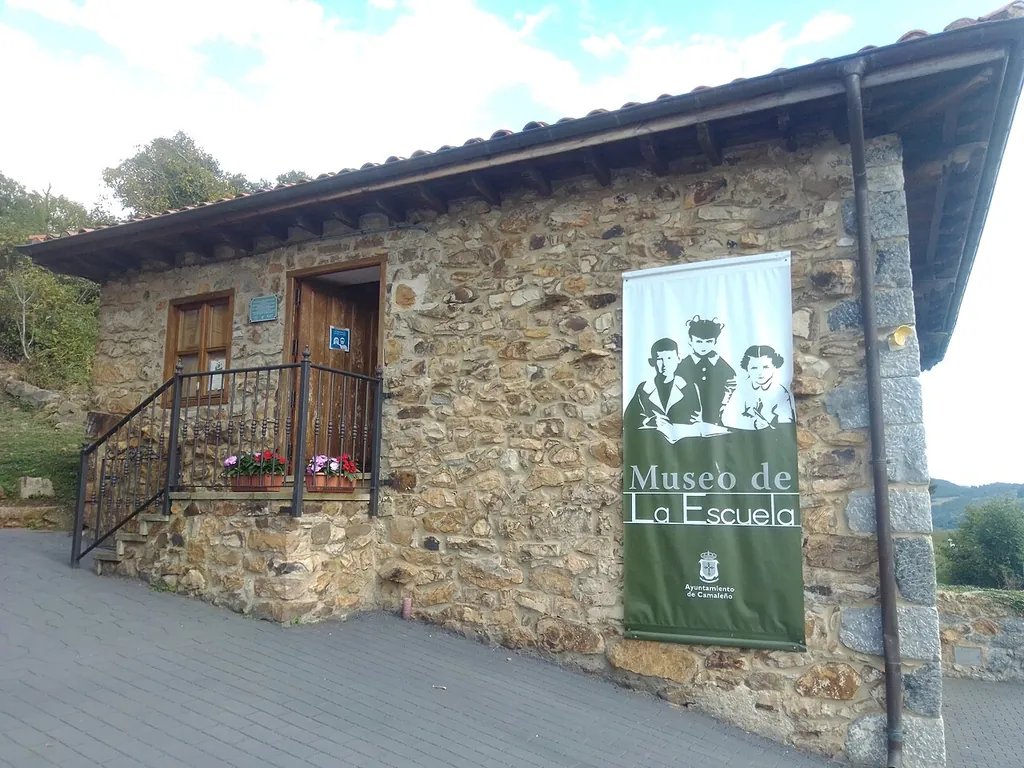 Museo de la Escuela Rural de Mogrovejo in Camaleño