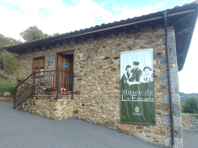 Museo de la Escuela Rural de Mogrovejo in Camaleño