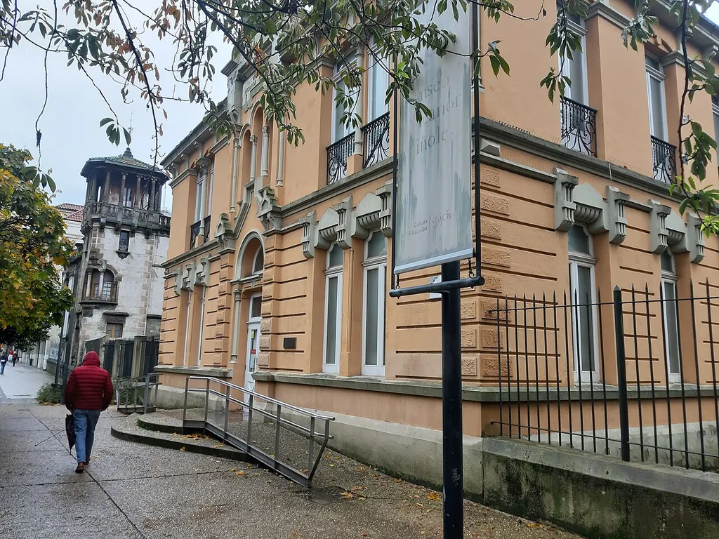 Museo Nicanor Piñole in Gijón