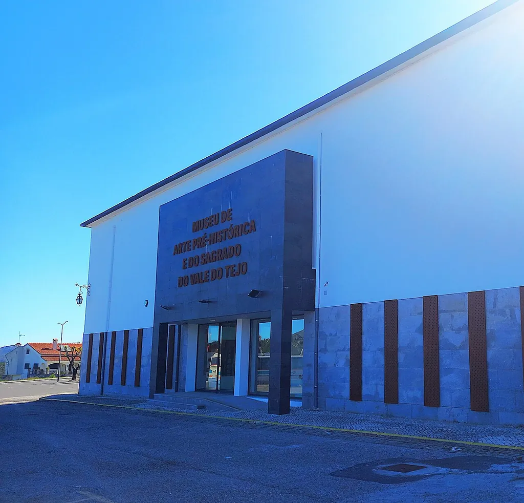 Museu de Arte Pré-Histórica e do Sagrado no Vale do Tejo in Mação