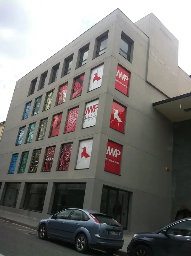 Museu de Vestits de Paper in Mollerussa