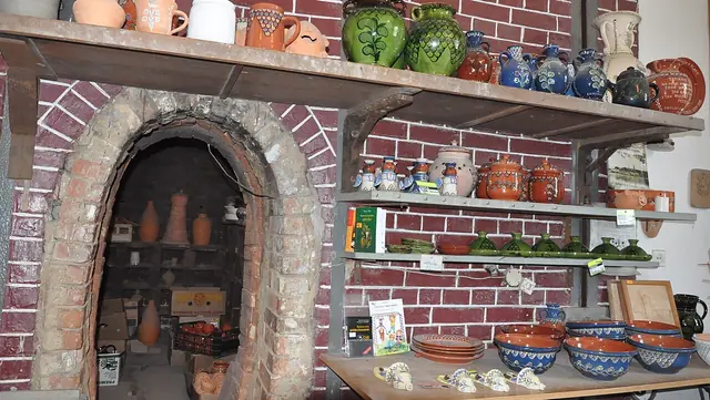 Muzeum Ceramiki Kaszubskiej Neclów in Chmielno