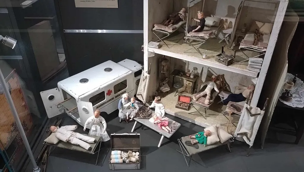Muzeum Domków Lalek, Gier i Zabawek in Warsaw – Photo 2 of 6