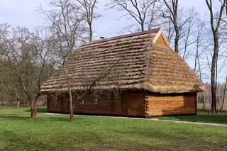 Muzeum Dwór w Dołędze in Zaborów – Zdjęcie 4 z 8