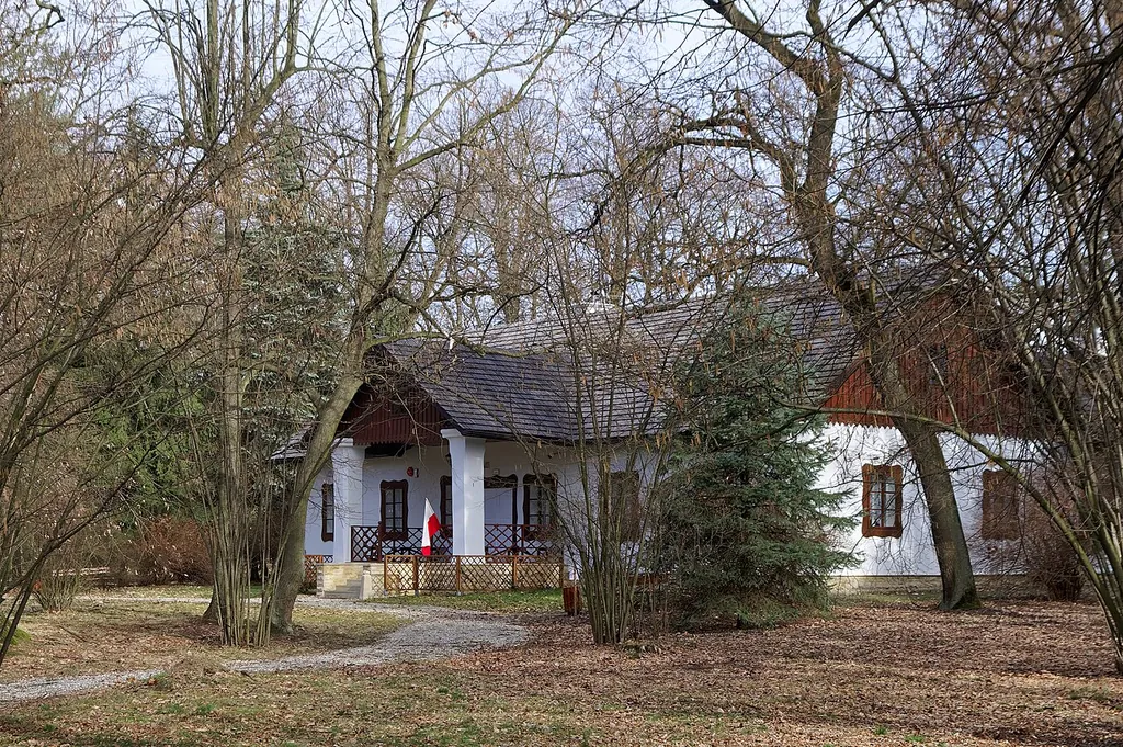 Muzeum Dwór w Dołędze in Zaborów – Zdjęcie 8 z 8
