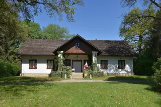 Muzeum Dwór w Dołędze in Zaborów – Zdjęcie 1 z 8