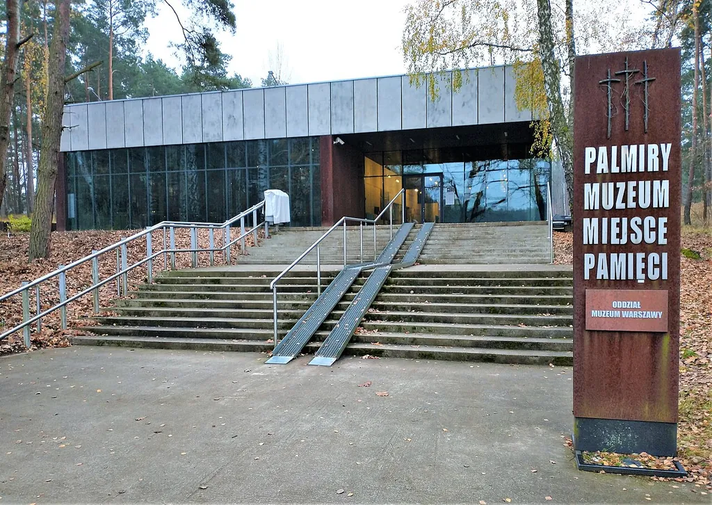 Muzeum – Miejsce Pamięci Palmiry – Zdjęcie 2 z 9