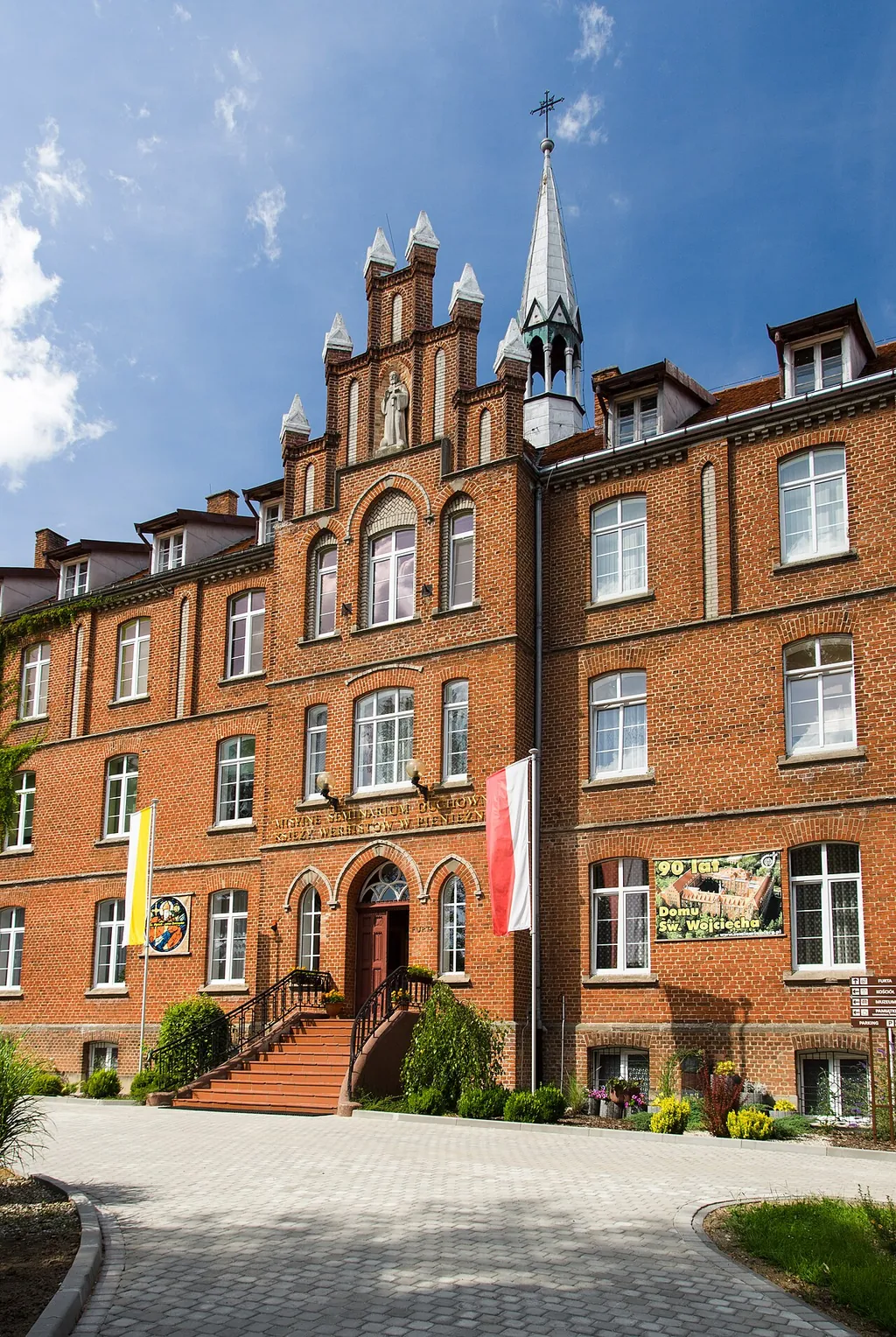 Muzeum Misyjno-Etnograficzne Księży Werbistów w Pieniężnie in Pieniężno