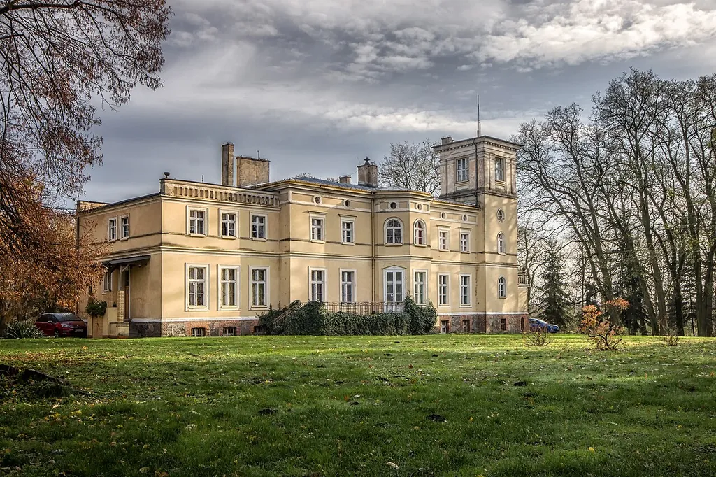 Muzeum Przyrodniczo-Łowieckie w Uzarzewie in Uzarzewo