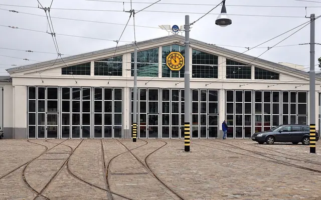 Muzeum Techniki i Komunikacji – Zajezdnia Sztuki w Szczecinie
