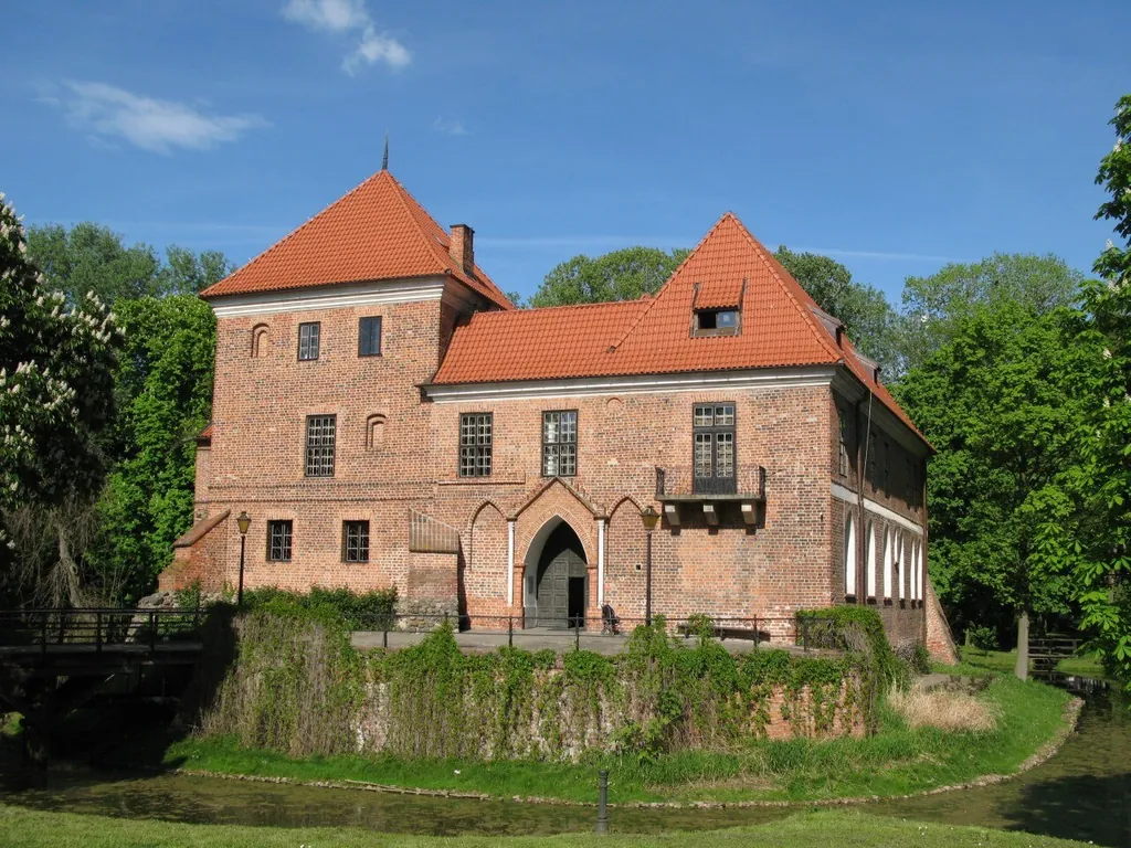 Muzeum - Zamek w Oporowie in Oporów