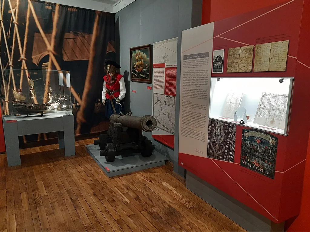 Muzeum Ziemi Puckiej im. Floriana Ceynowy w Pucku – Photo 2 of 2