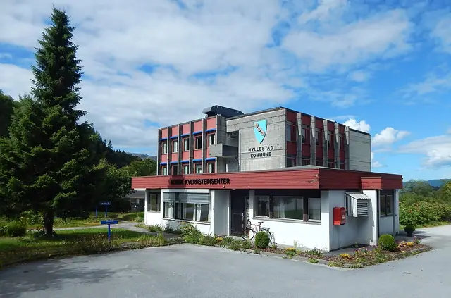 Kvernsteinsparken in Hyllestad