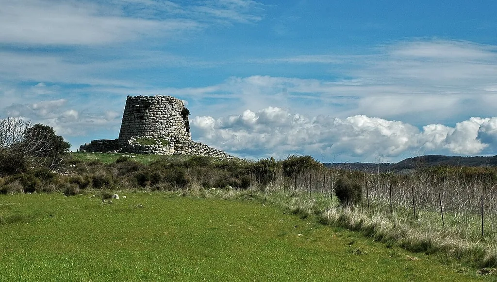 Nuraghe Is Paras in Isili