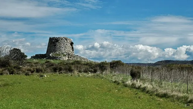 Nuraghe Is Paras in Isili