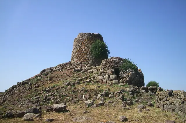 Nuraghe Nuraddeo in Suni
