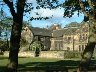 Oakwell Hall in Birstall – Photo 1 of 5