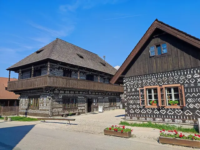 Objekty ľudovej architektúry Čičmany – Fotografia 2 z 5