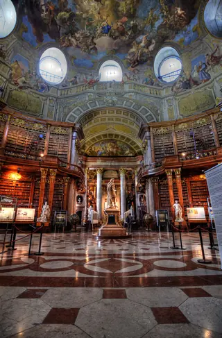Prunksaal der Österreichischen Nationalbibliothek in Wiedeń
