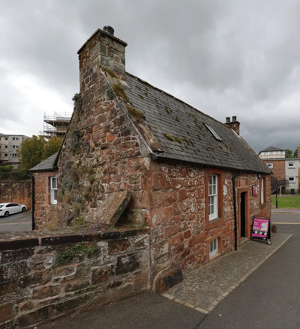 Old Bridge House Museum in Dumfries – Photo 2 of 3