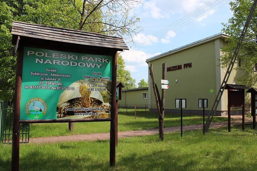 Ośrodek Dydaktyczno-Muzealny Poleskiego Parku Narodowego w Starym Załuczu in Stare Załucze