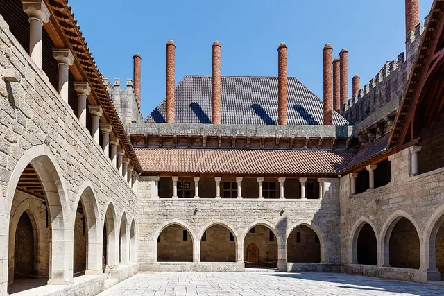 Paço dos Duques de Bragança in Guimarães – Foto 4 de 10