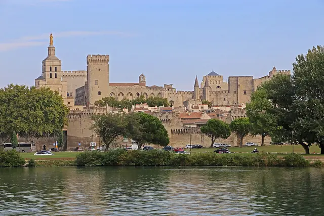 Palais des papes in Avignone